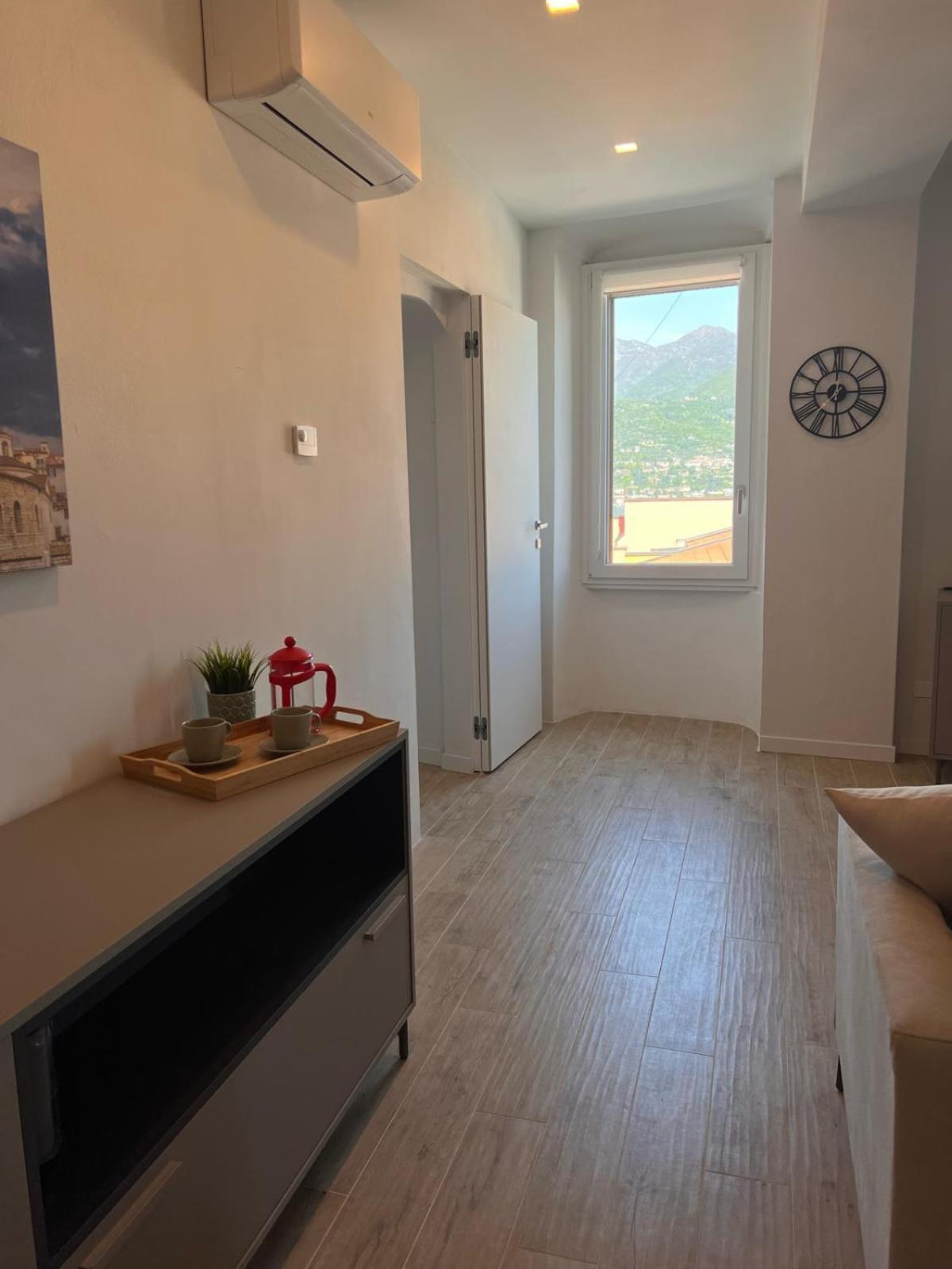 Apartment La Finestra Sul Garda Dreaming Holidays San Felice del Benaco